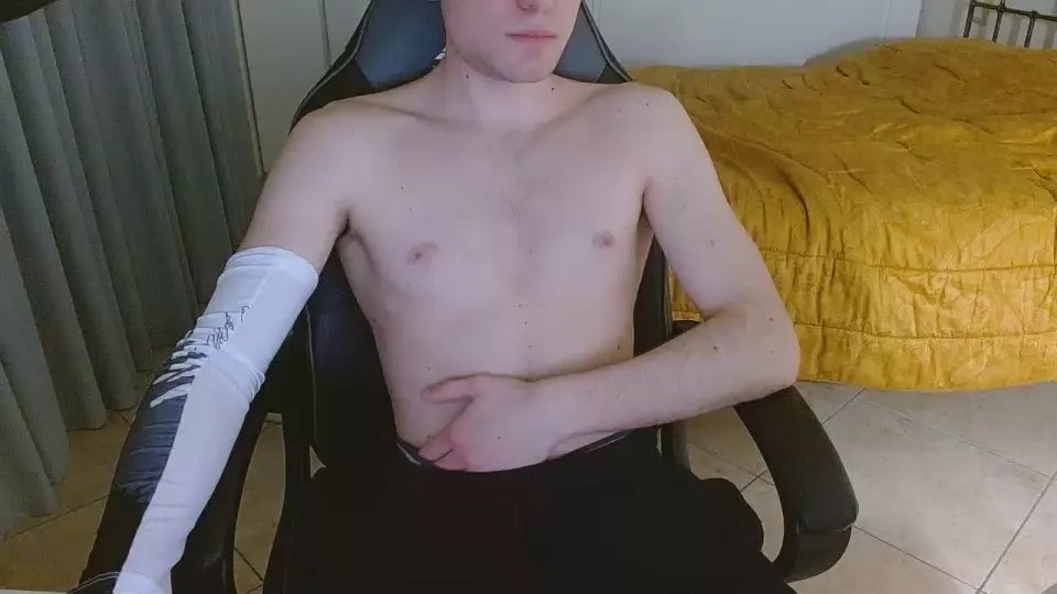 Offline FitBoywow on Cam4