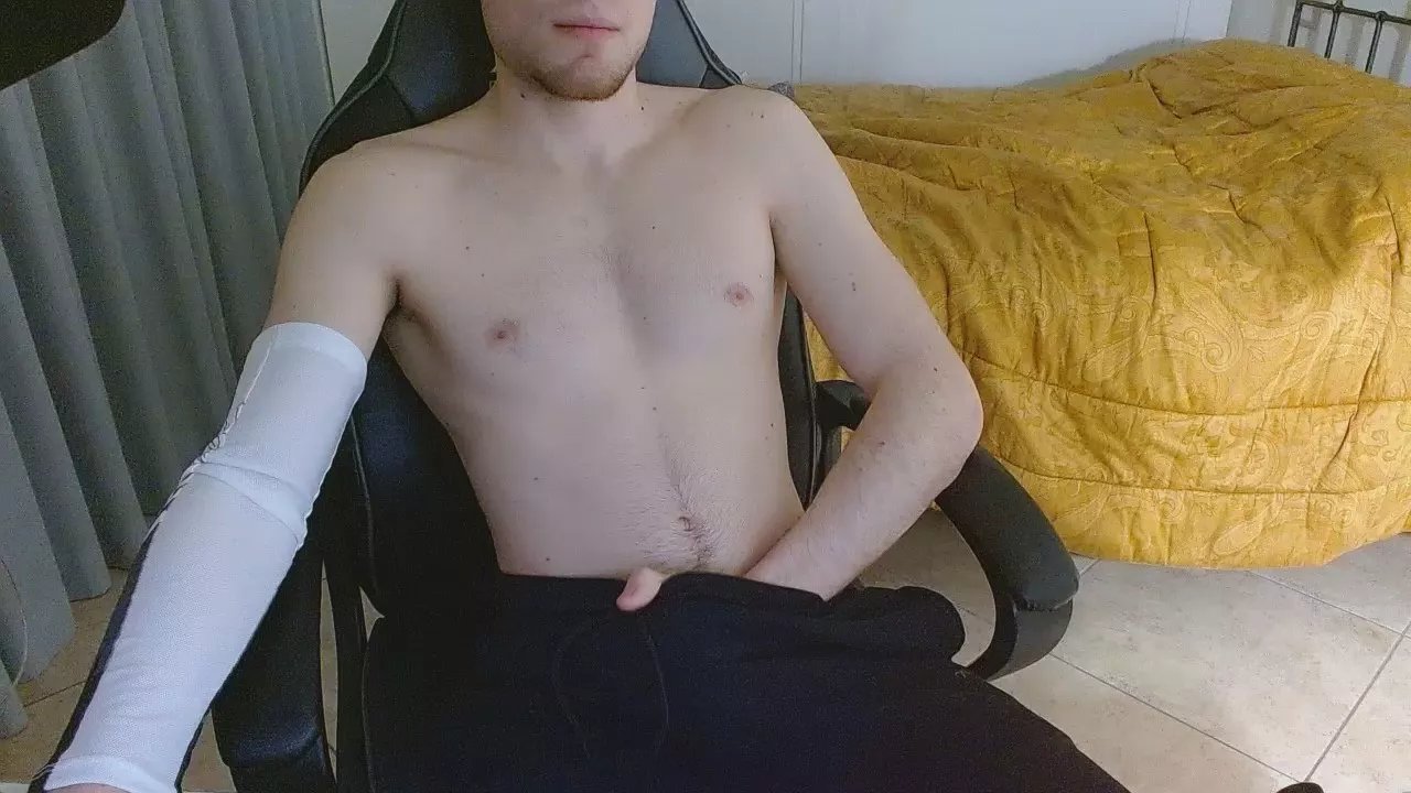 Offline FitBoywow on Cam4