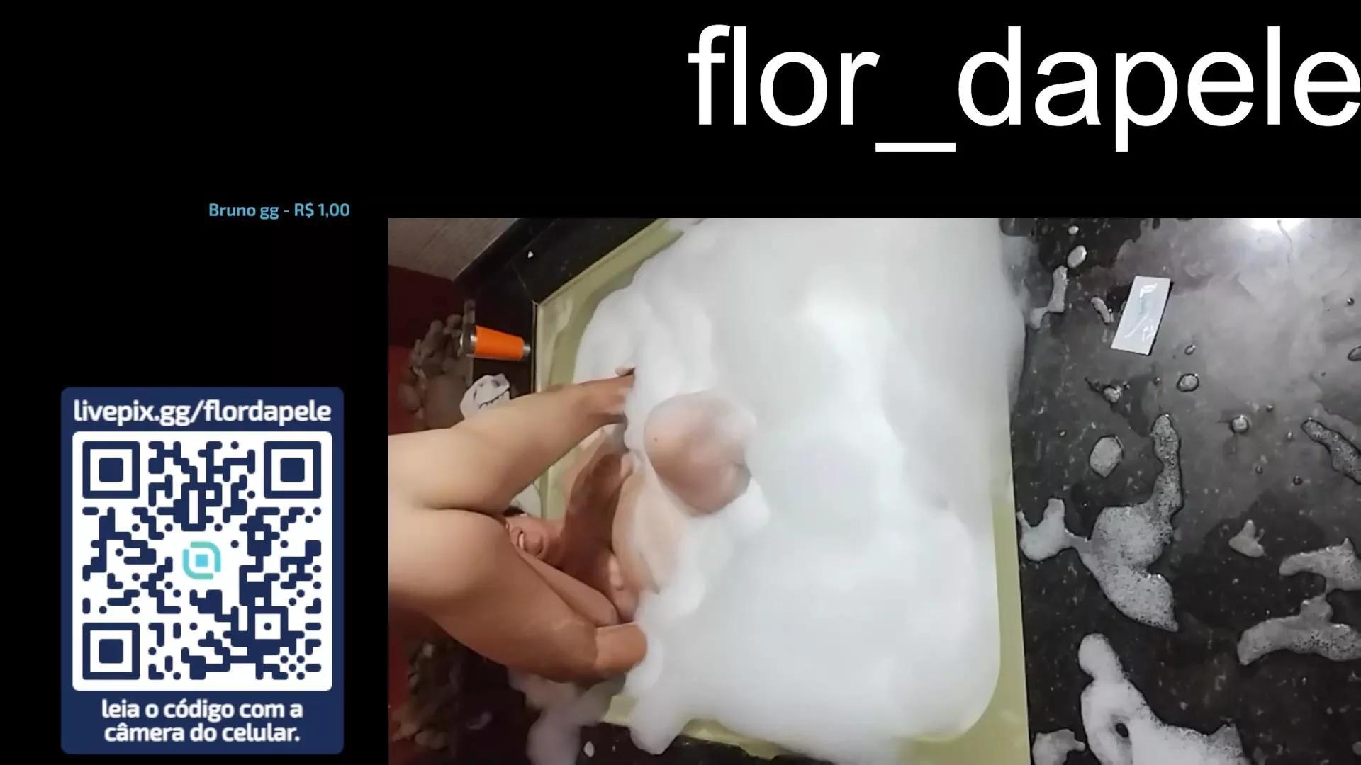 flor_dapele on Cam4 