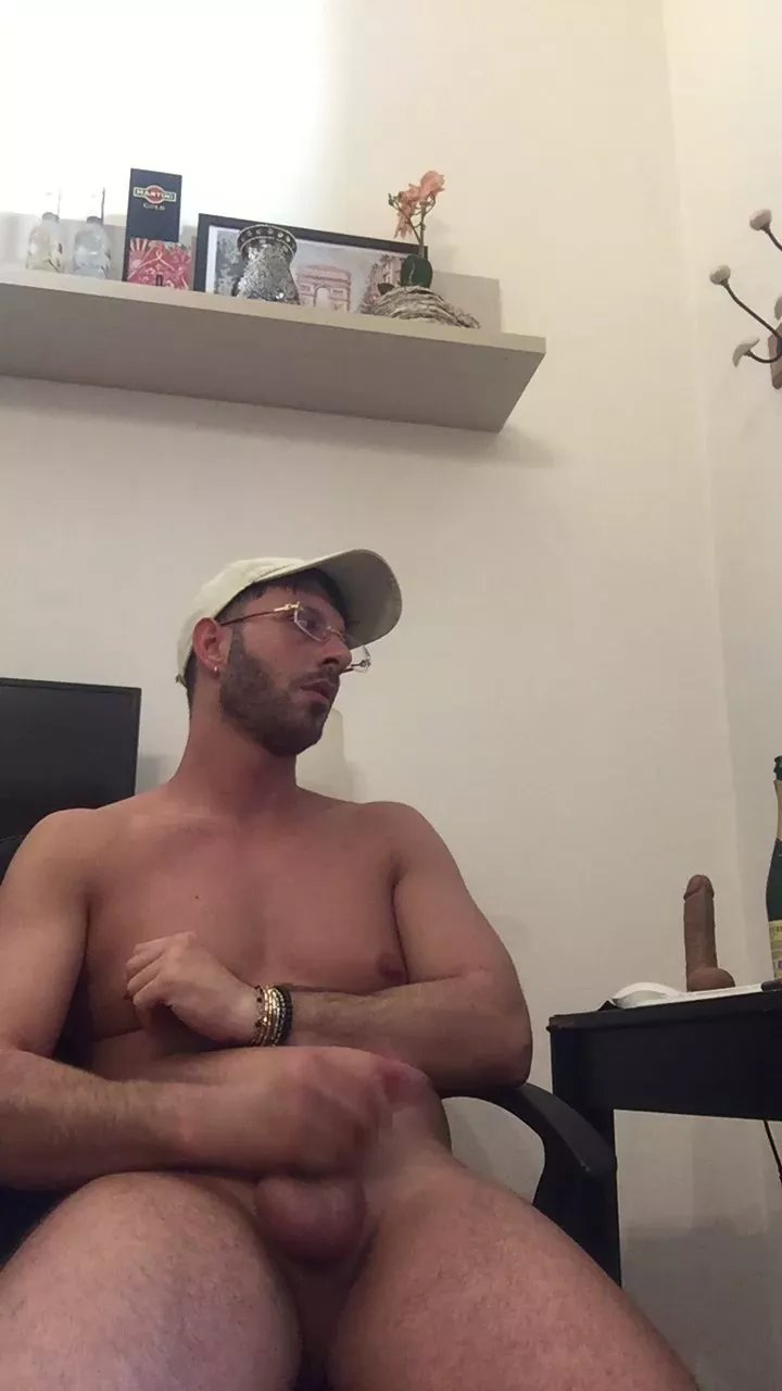 Offline florence1990 on Cam4