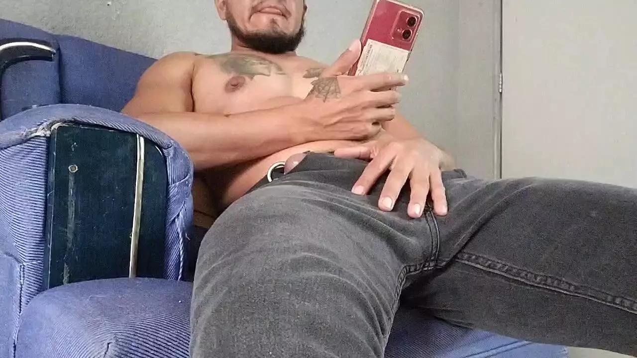 FrancoArellF on Cam4 