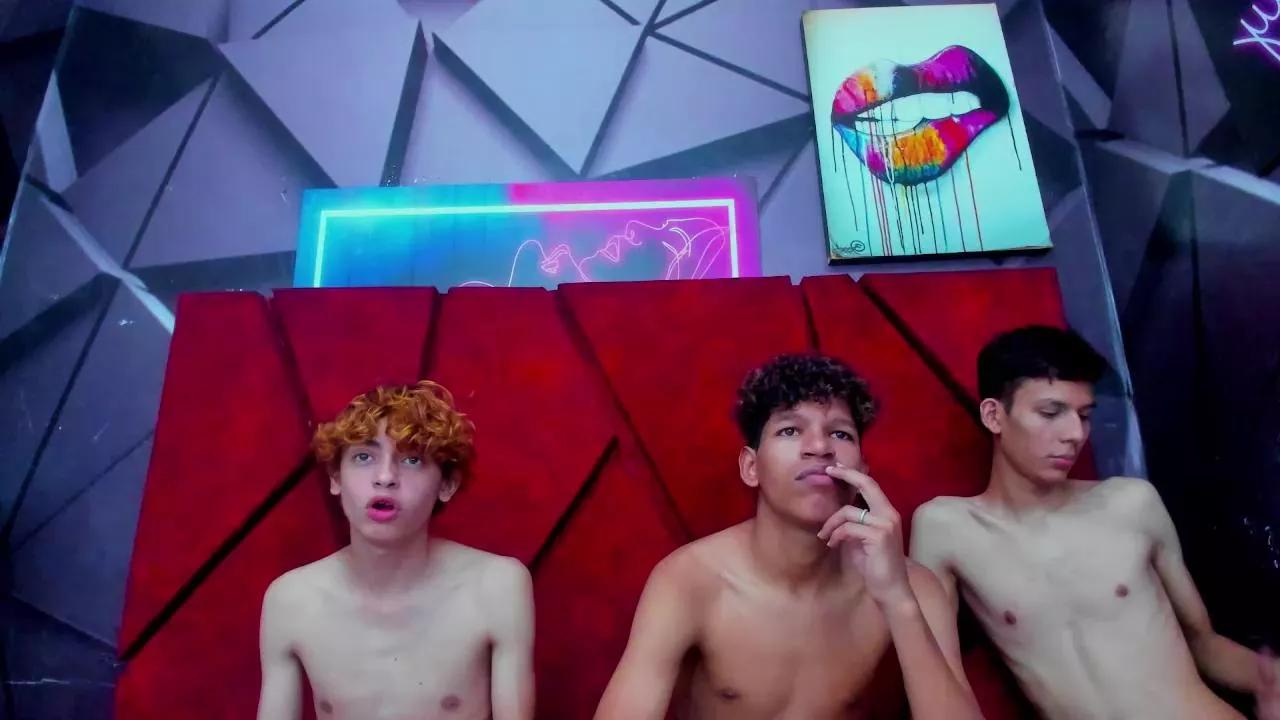 franyer_guys on Cam4 