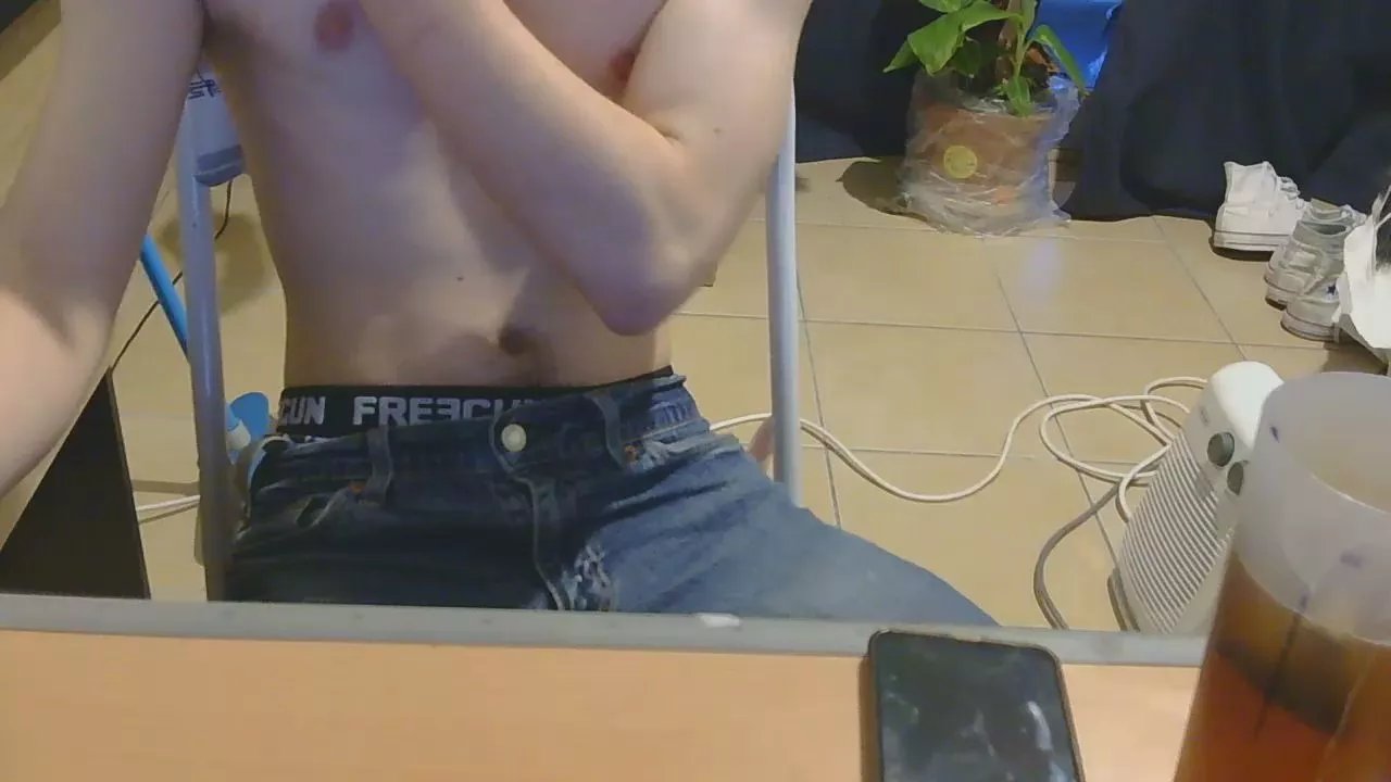 Offline FrenchDonneLoad on Cam4