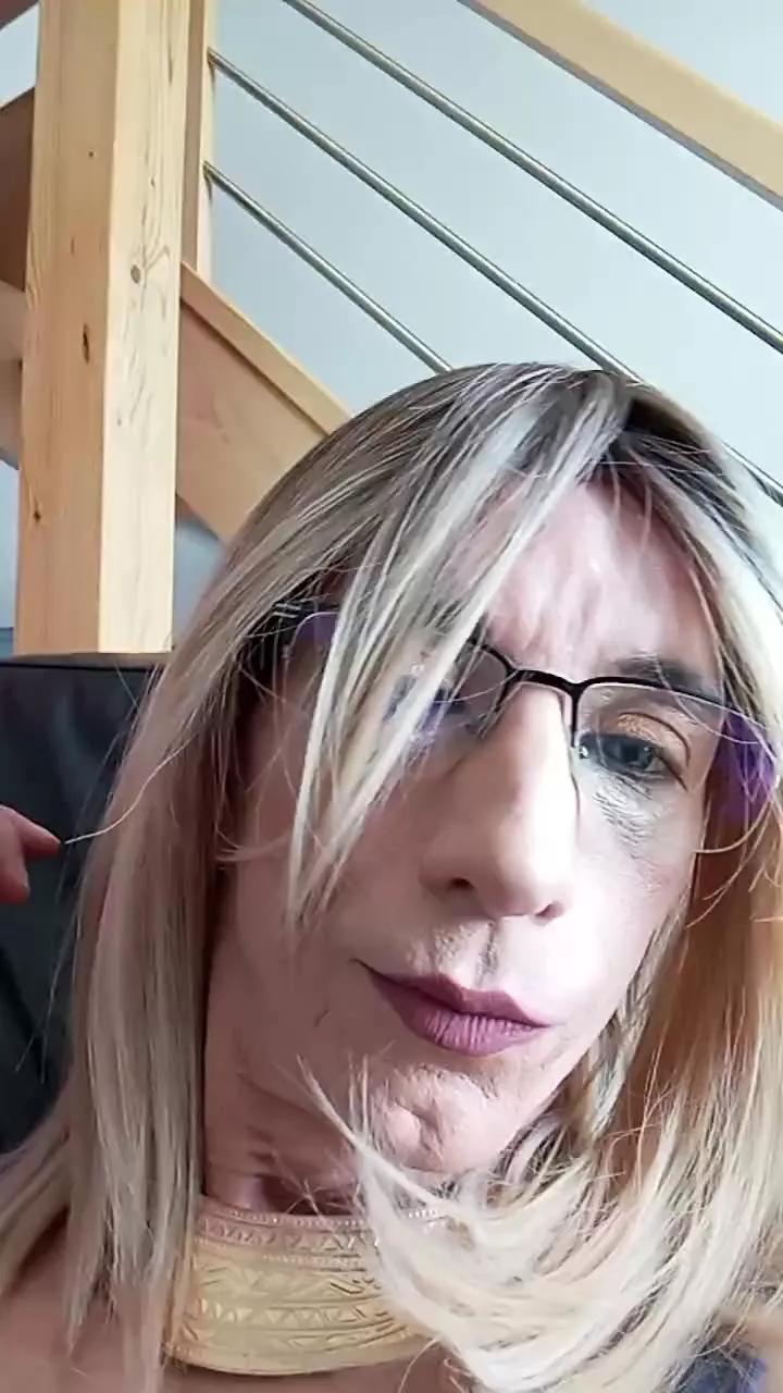 Gabrielle2569 on Cam4 