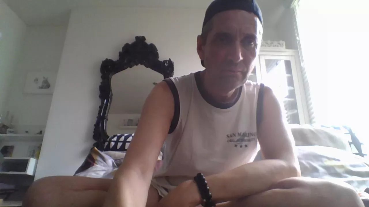 Offline GarethM73 on Cam4