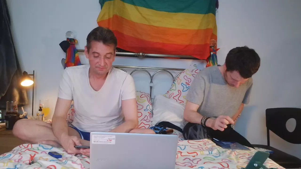 Offline GarethM73 on Cam4