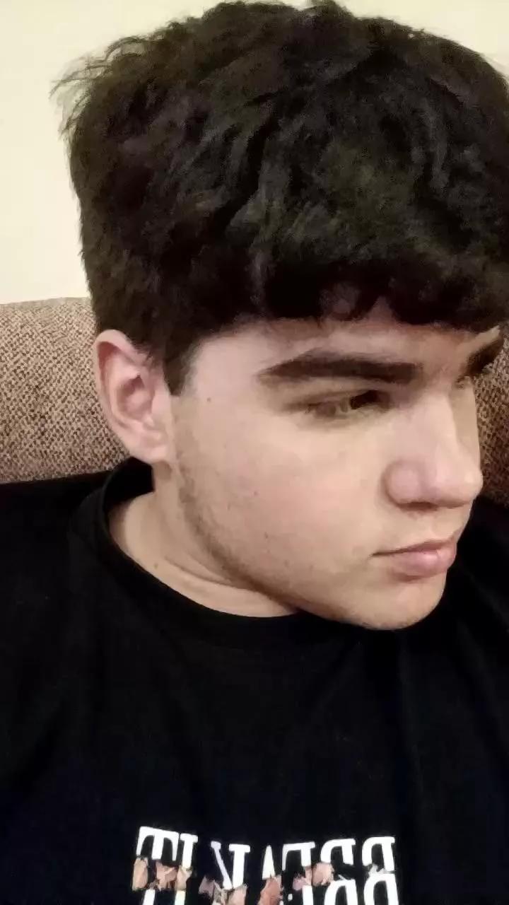Gooodboii_ on Cam4 