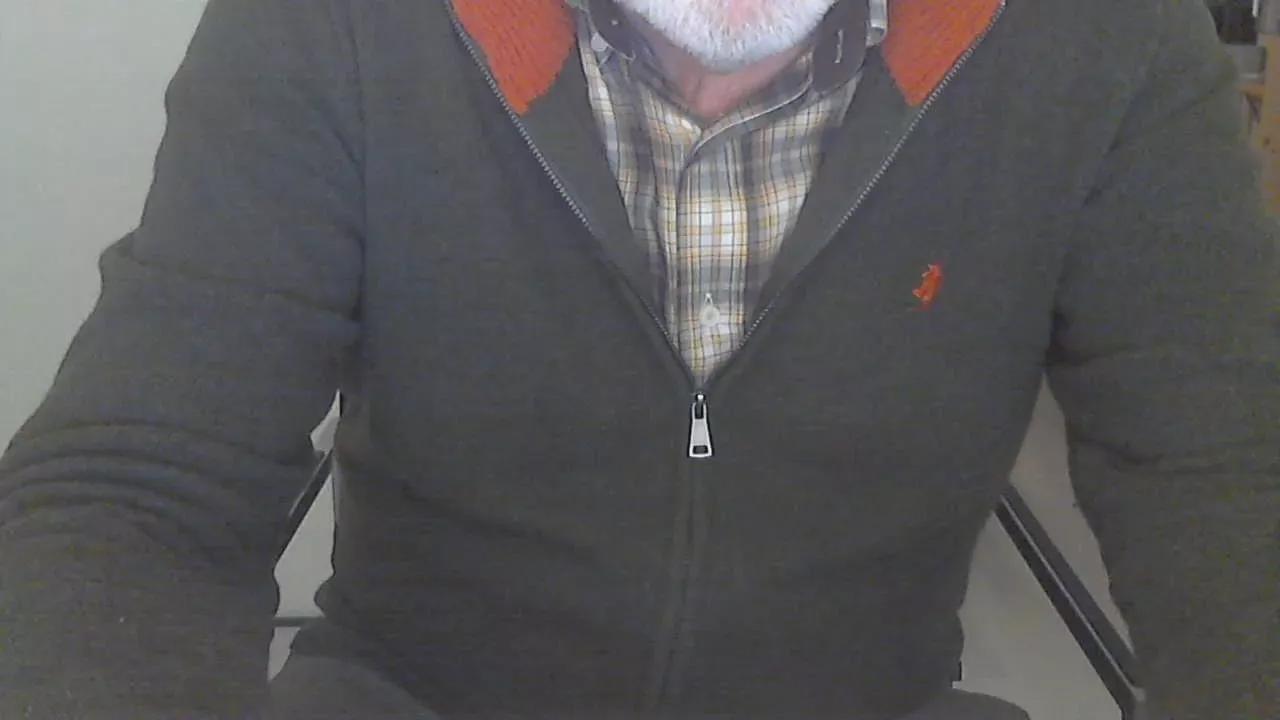 hairybull on Cam4 