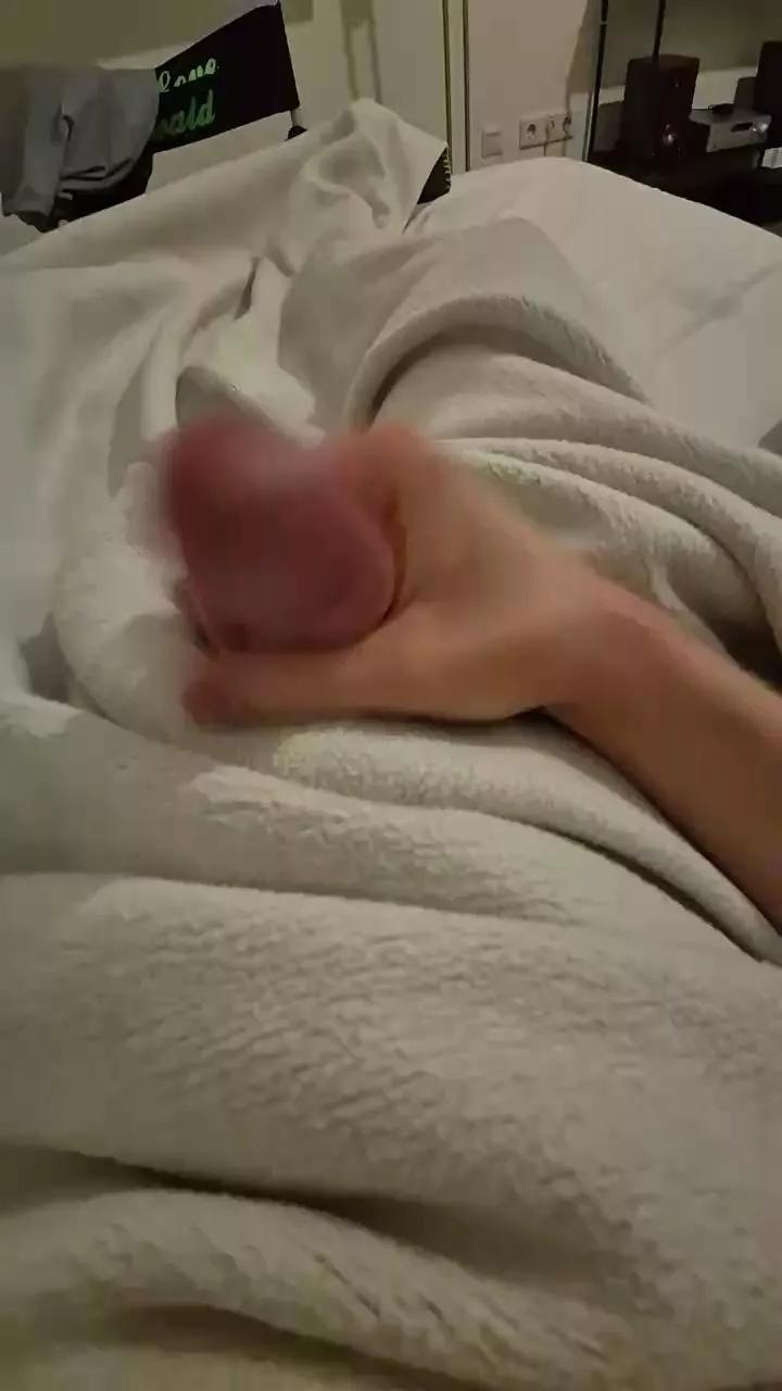 Hornyboy48196 on Cam4 