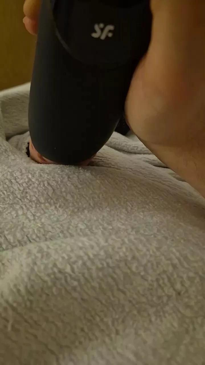 Hornyboy48196 on Cam4 