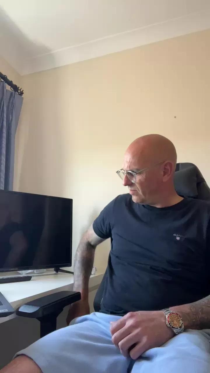 hornyhants1 on Cam4 