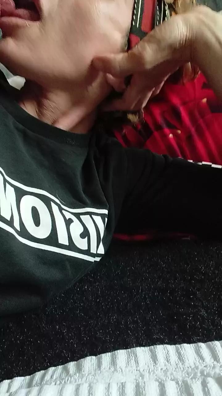 Hotledy69 on Cam4 