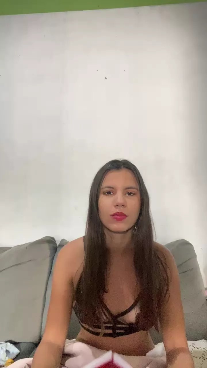 Offline hottie_emma on Cam4