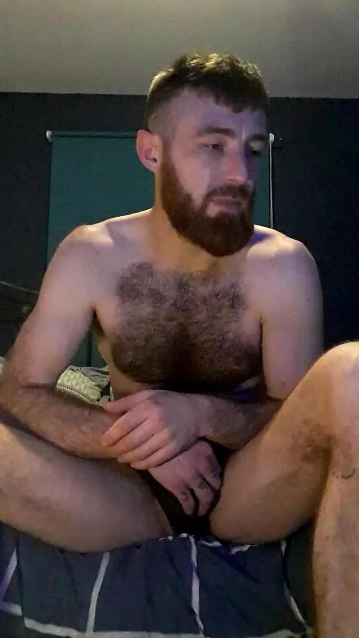 hunghairy_xxx on Cam4 