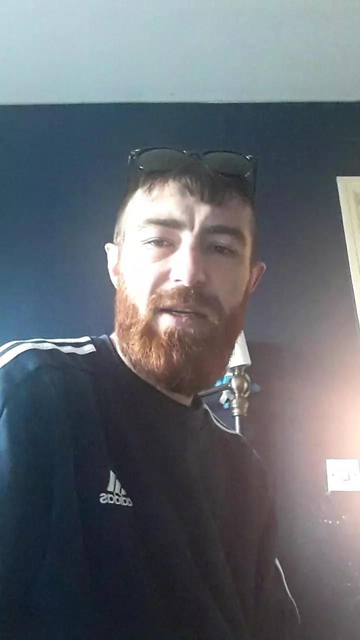 hunghairy_xxx on Cam4 