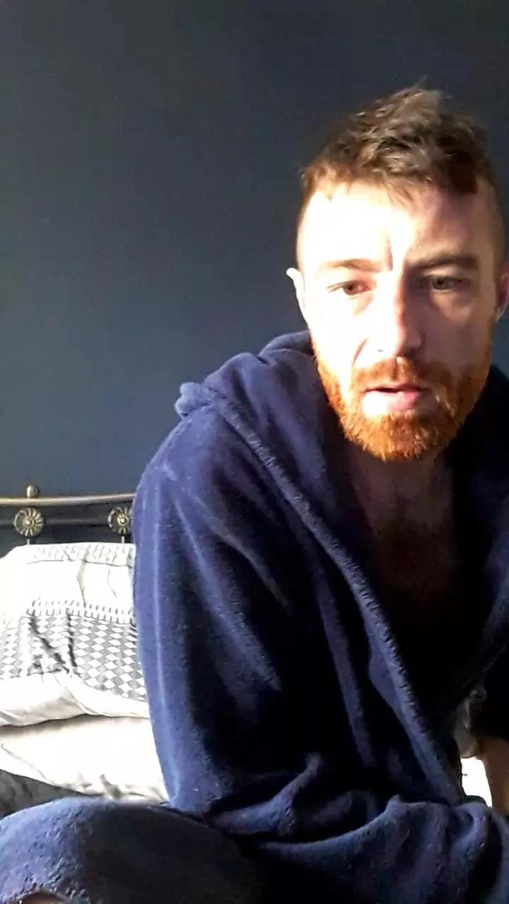 hunghairy_xxx on Cam4 