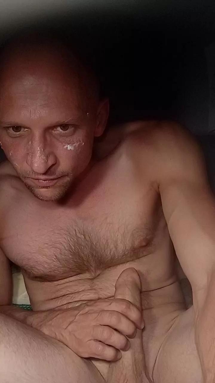 hungonhere2 on Cam4 