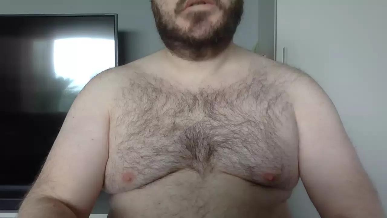 ItalianBear88 on Cam4 