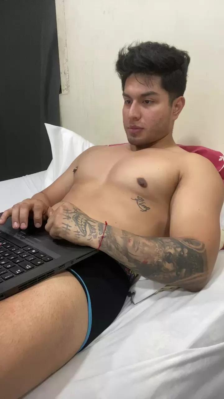 Jangel9595 on Cam4 