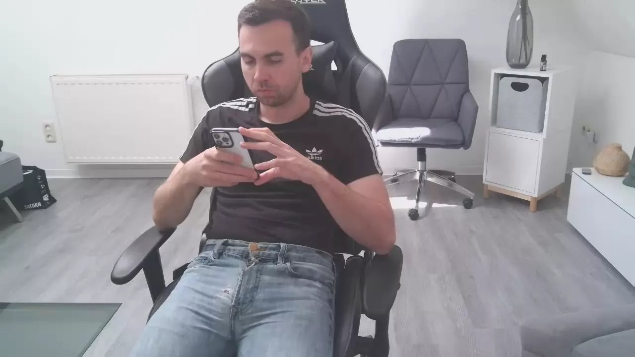 Offline Jeansjunge96 on Cam4