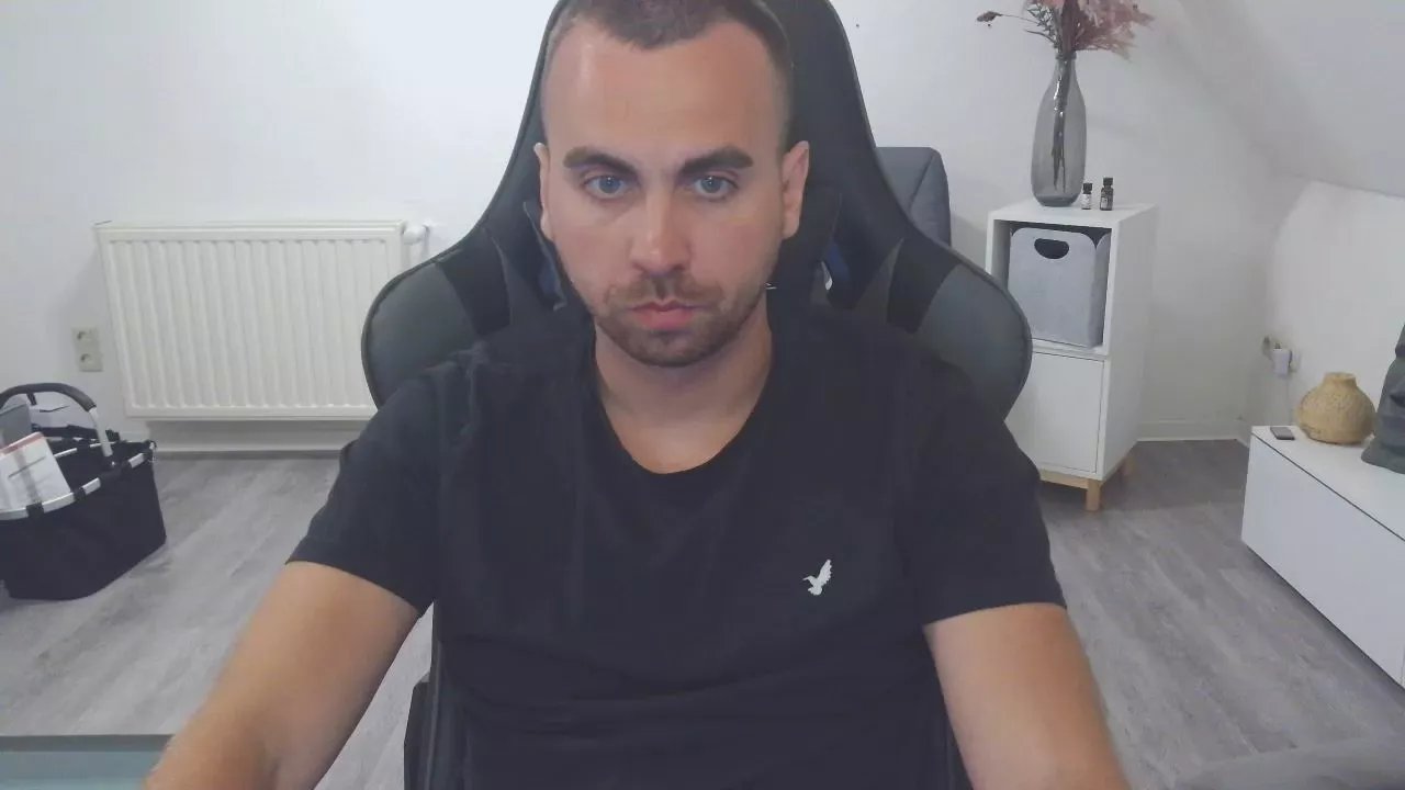 Offline Jeansjunge96 on Cam4