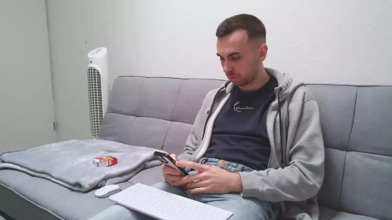 Offline Jeansjunge96 on Cam4