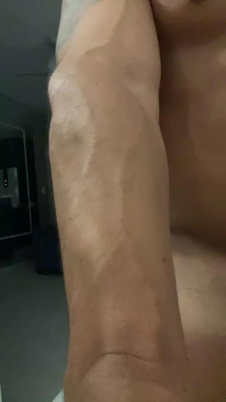 JohnBrazil001 on Cam4 