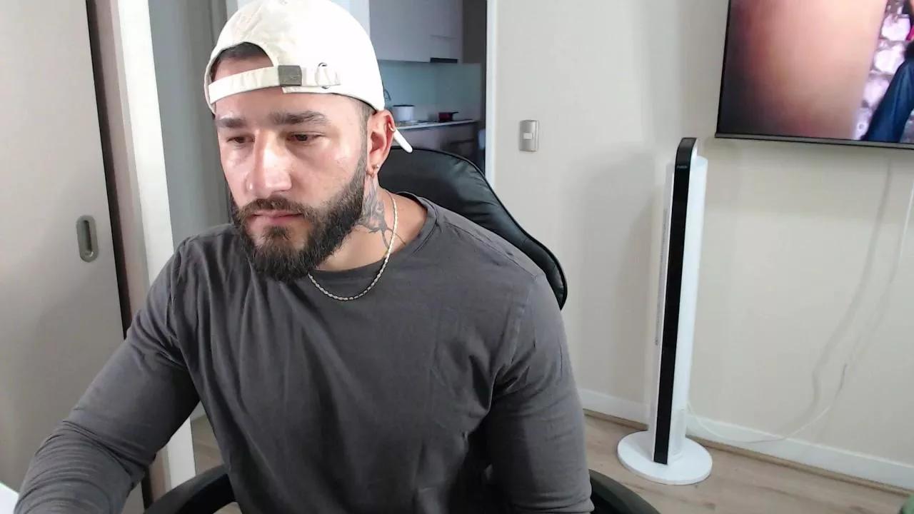 Johnklleyn on Cam4 