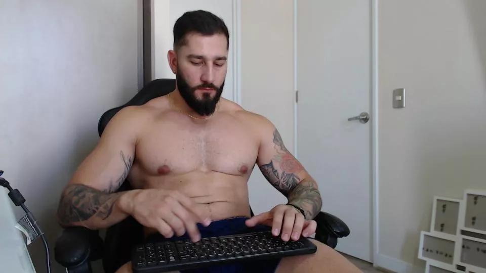 Johnklleyn on Cam4 