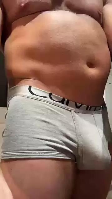 Johnytomi on Cam4 