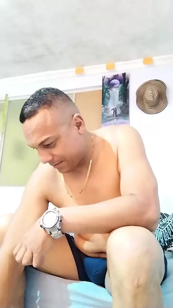 Juanchovergon22 on Cam4 