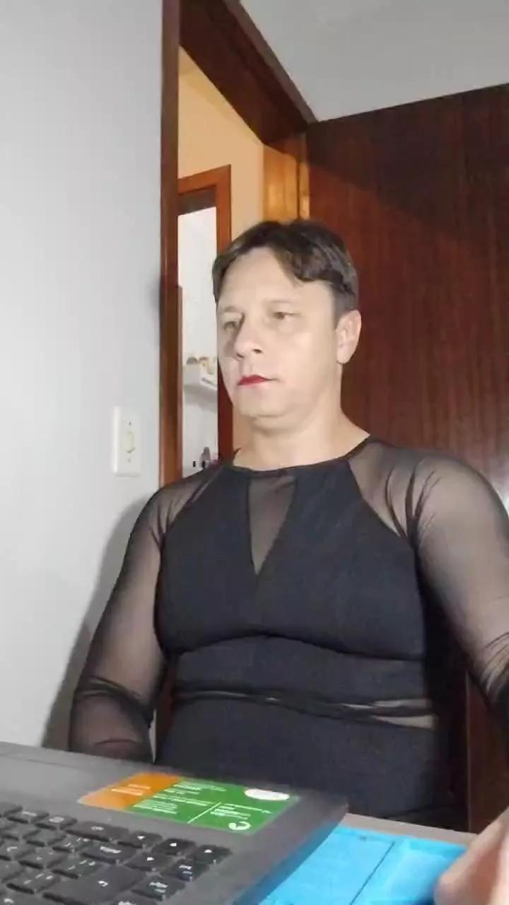 jucrossdressers on Cam4 
