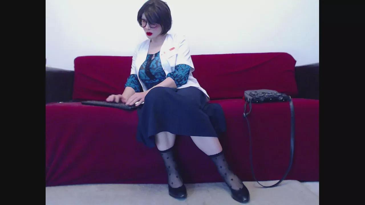 Kamila_office on Cam4 