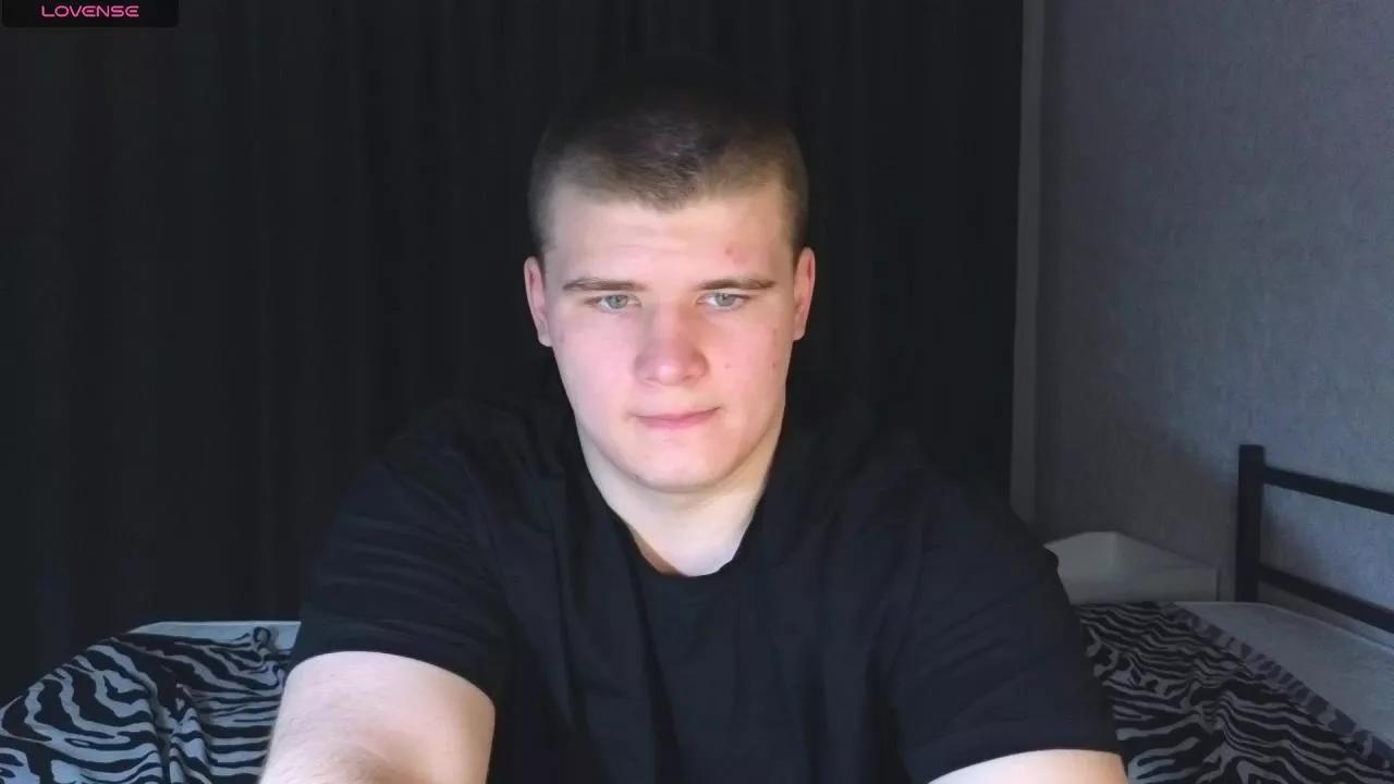 KevinKRYSTALLL on Cam4 