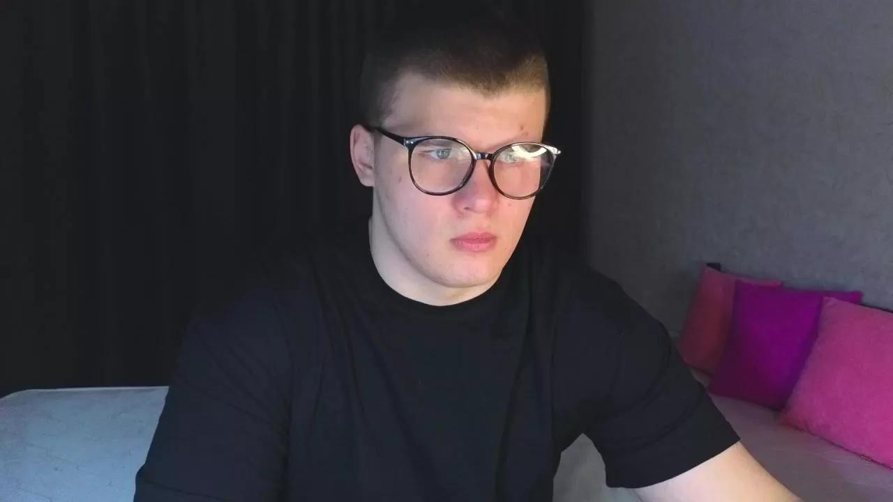 KevinKRYSTALLL on Cam4 