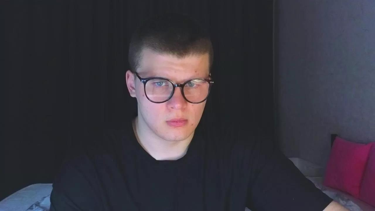 KevinKRYSTALLL on Cam4 