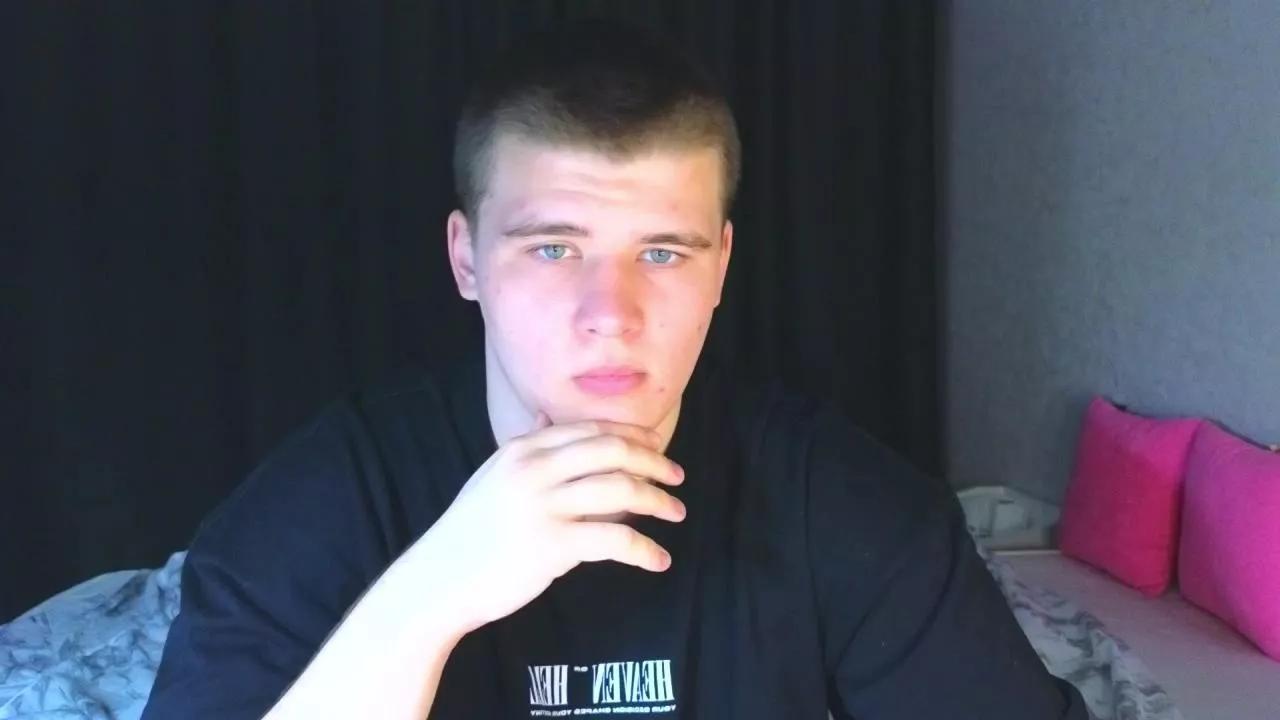 KevinKRYSTALLL on Cam4 