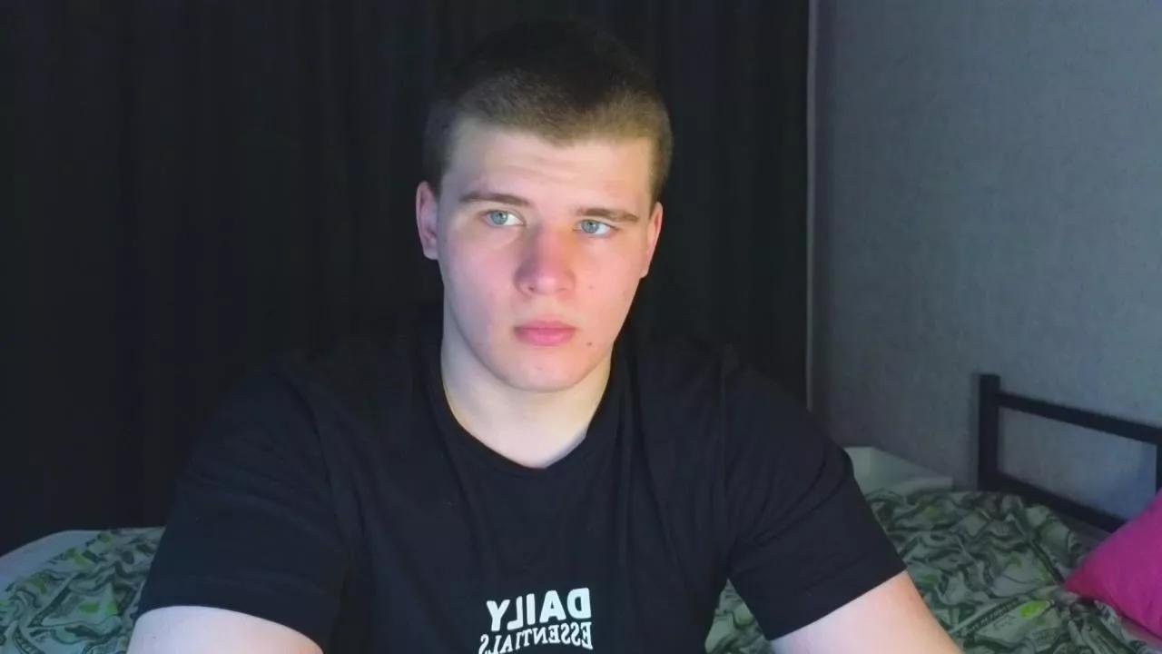 KevinKRYSTALLL on Cam4 