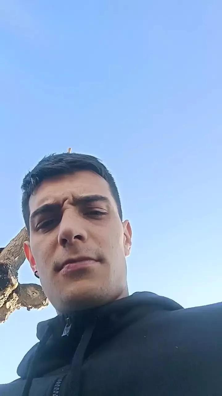 Kingunner18 on Cam4 