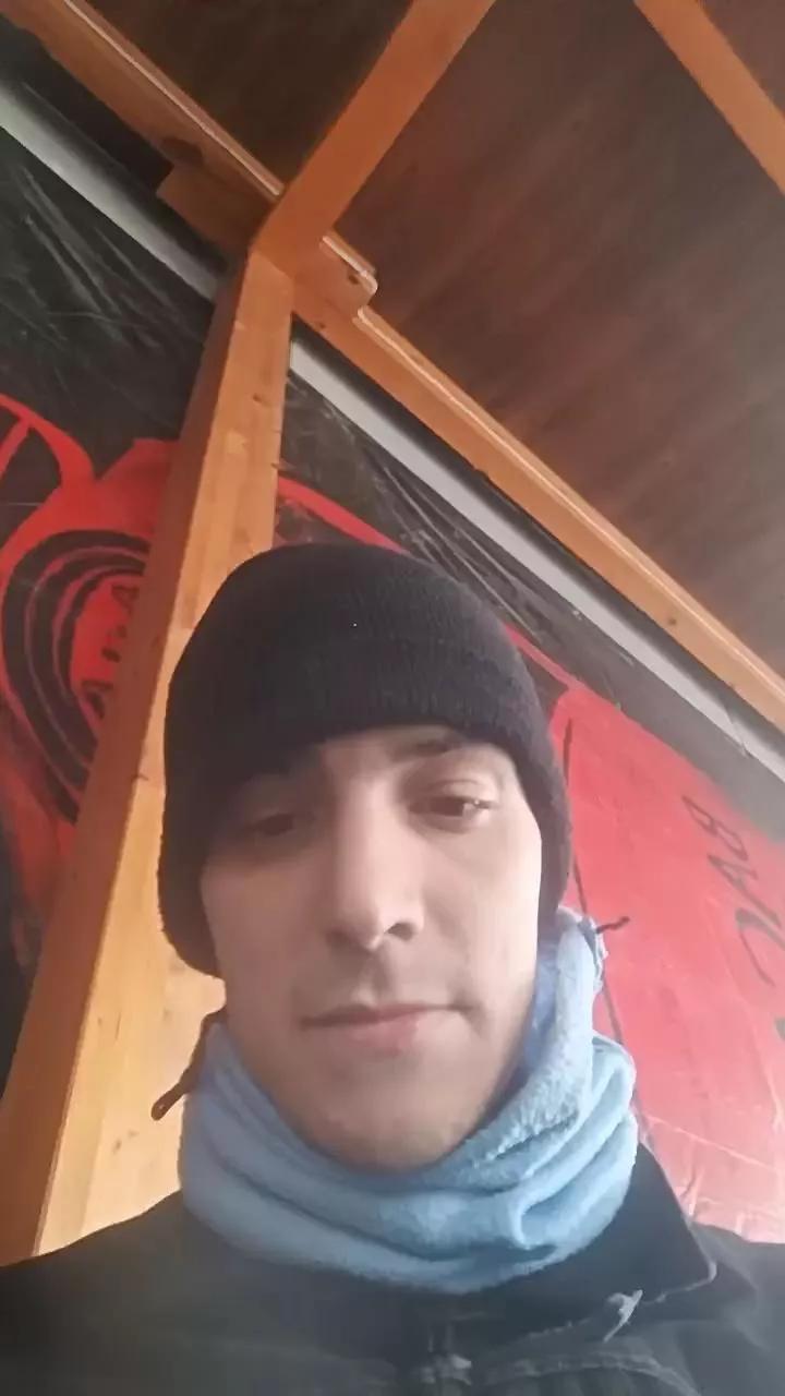 Kingunner18 on Cam4 