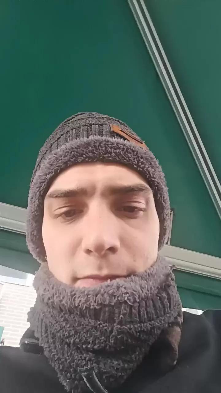Kingunner18 on Cam4 