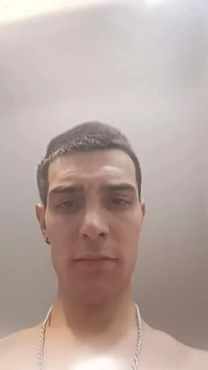 Kingunner18 on Cam4 