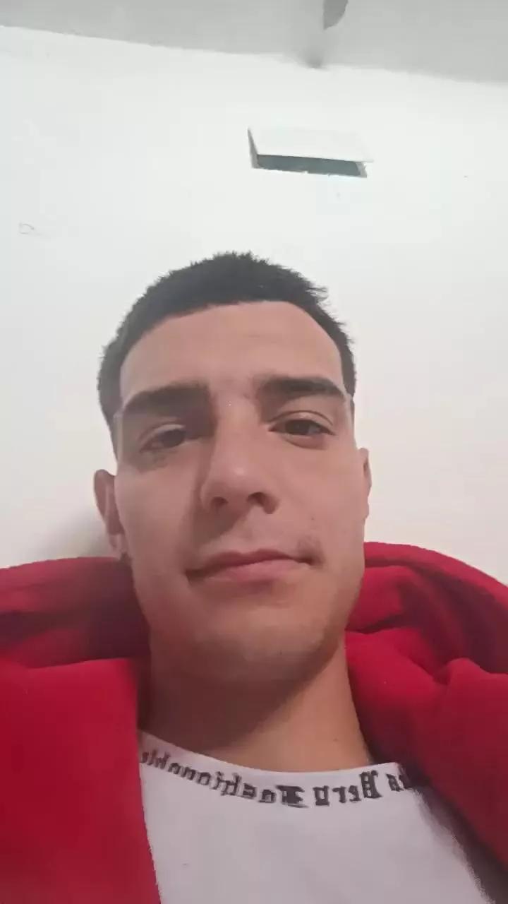 Kingunner18 on Cam4 