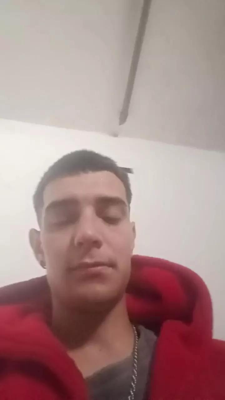 Kingunner18 on Cam4 