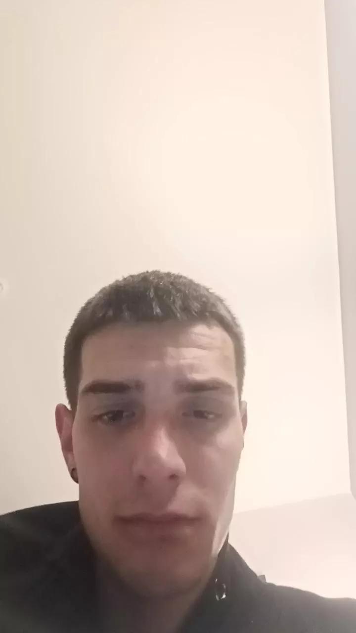 Kingunner18 on Cam4 