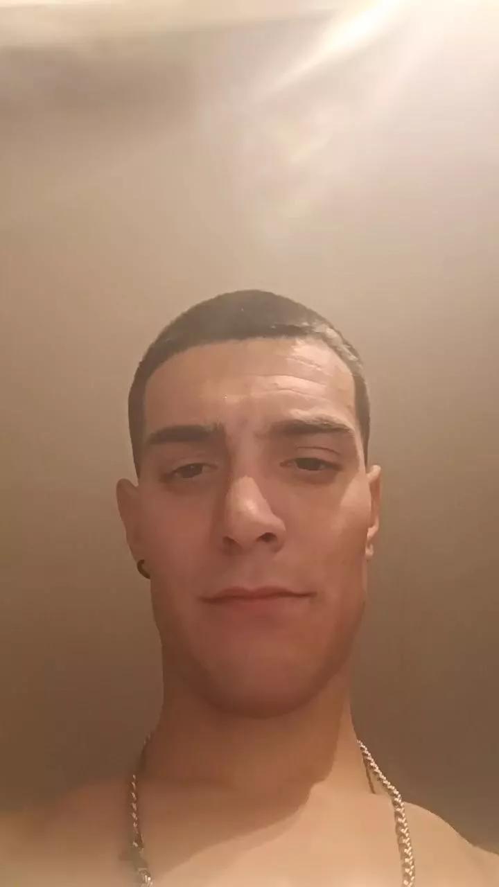 Kingunner18 on Cam4 