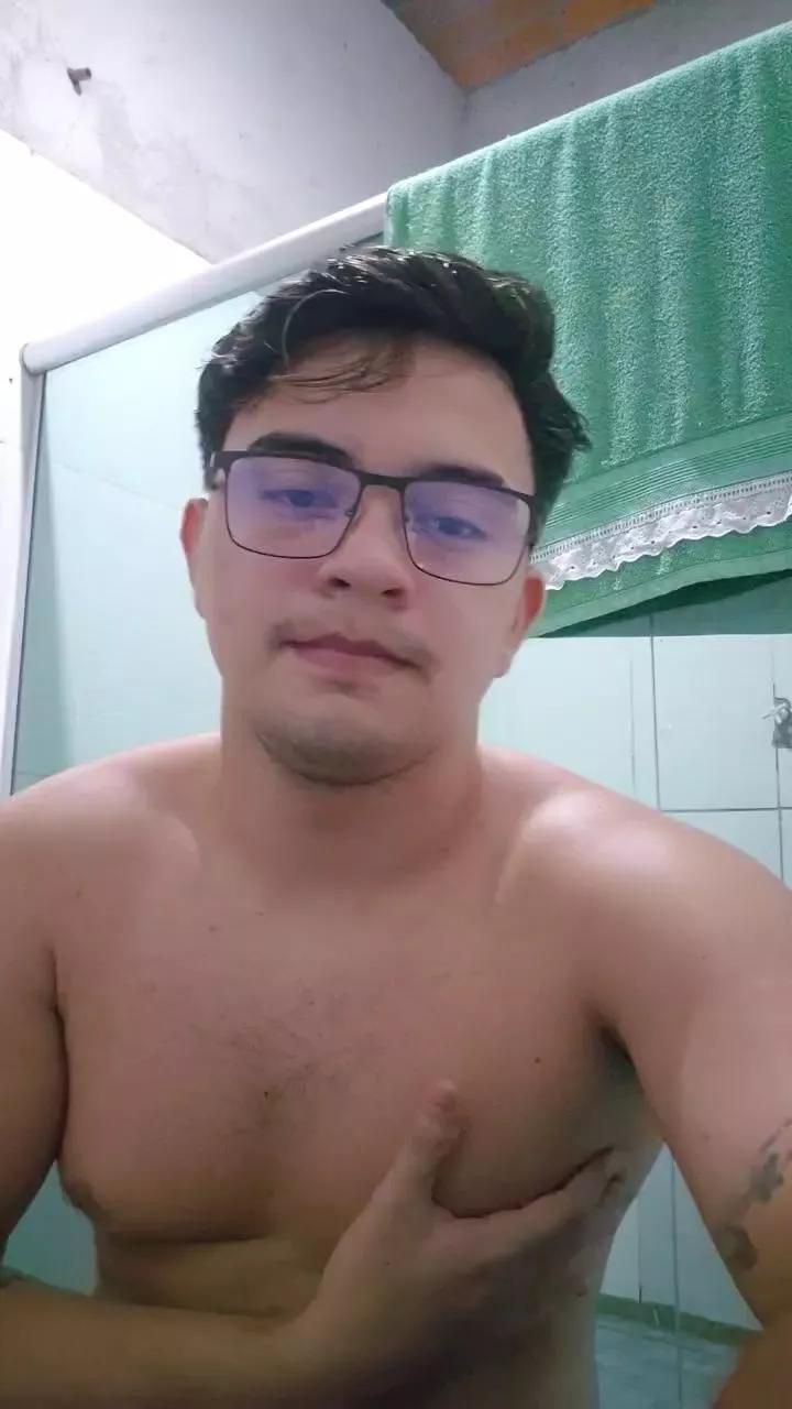 kuro37 on Cam4 
