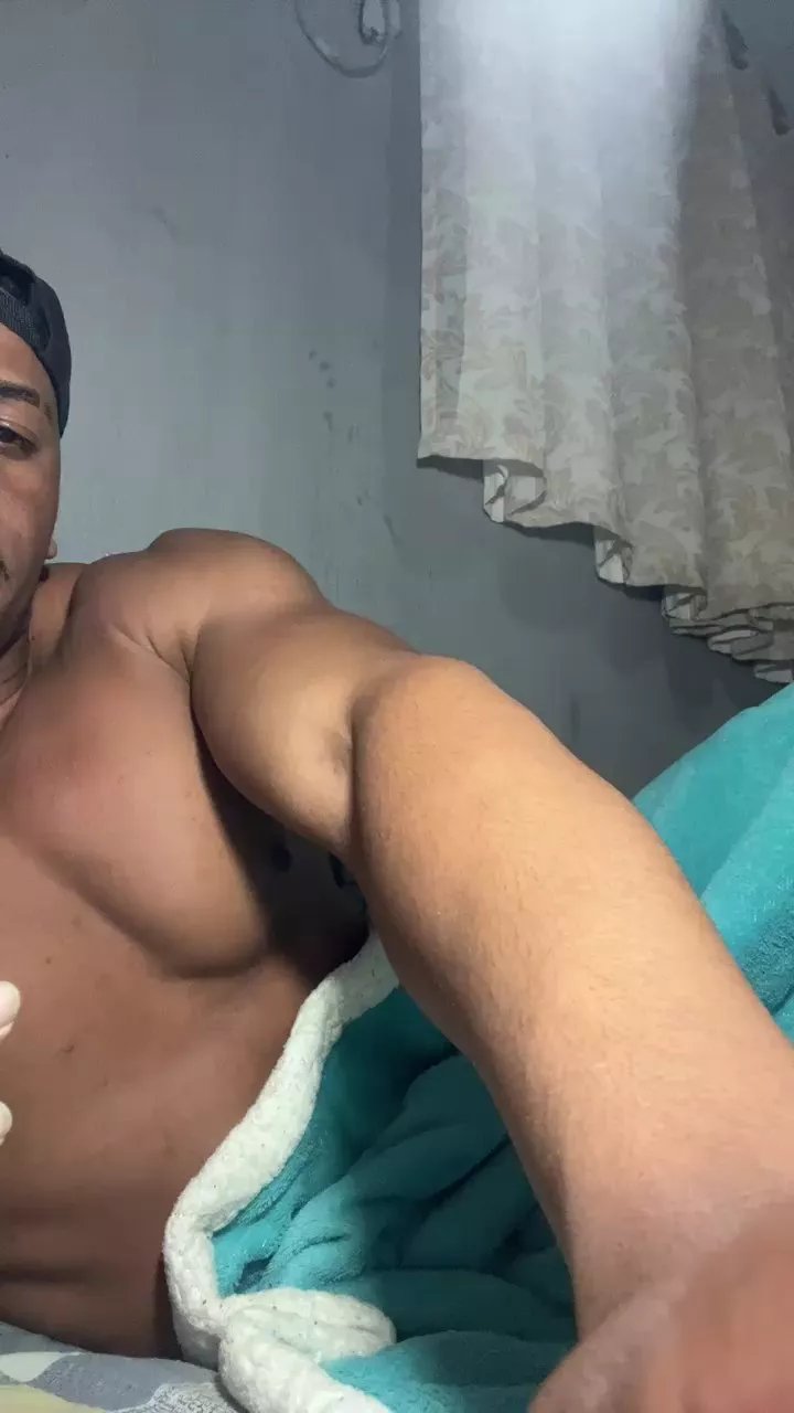 Offline Leandr019cm on Cam4