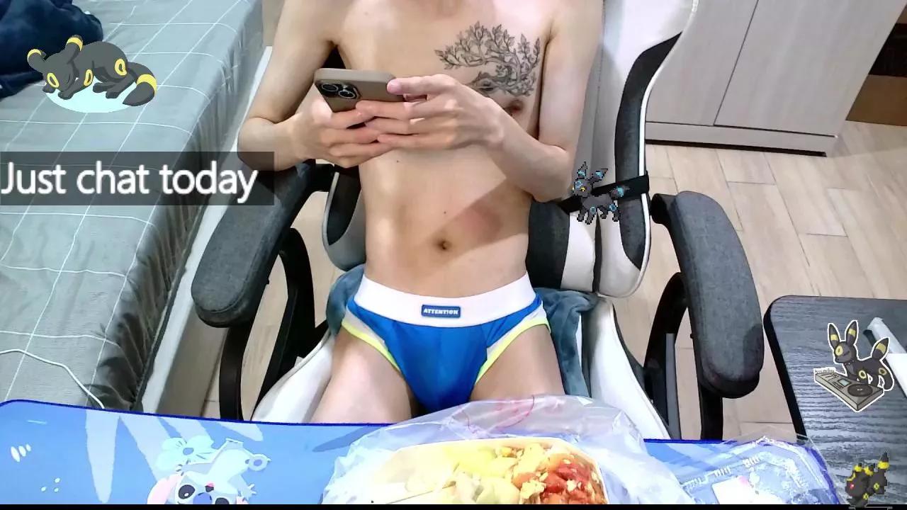 Leo0728 on Cam4 