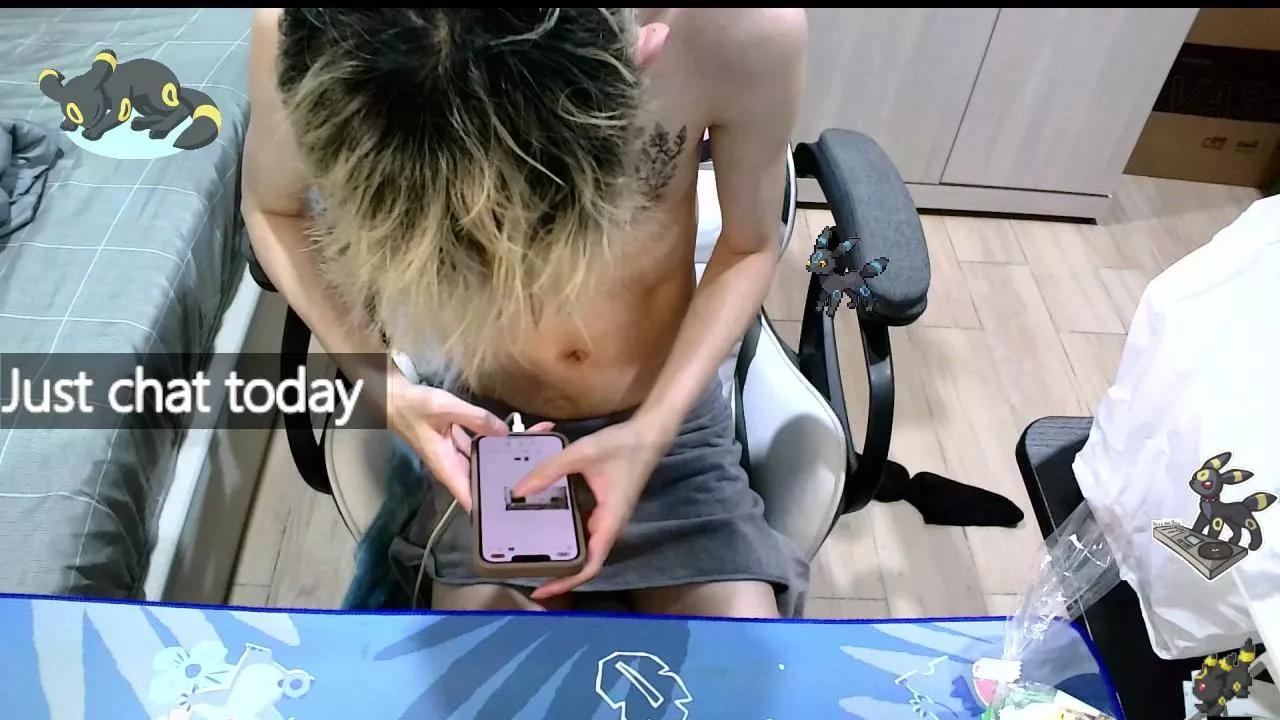 Leo0728 on Cam4 